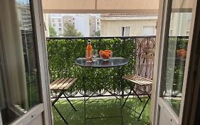 Appartement mignon calme douillet ascenseur clim étage élevé proche parking et toutes commodités au coeur du Toulon historique